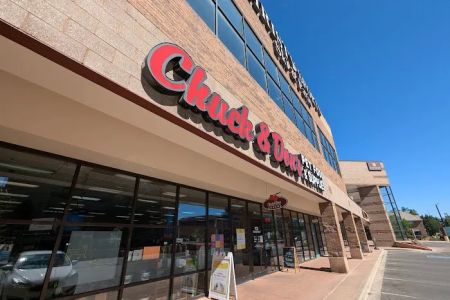 Chuck & Don's Pet Food & Supplies
