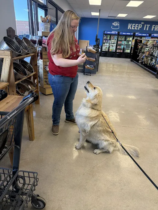 Chuck & Don's Pet Food & Supplies 12