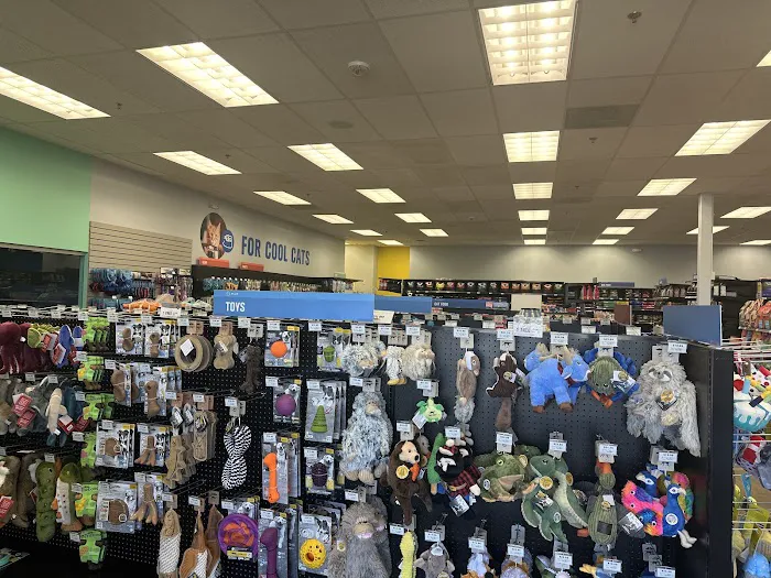 Chuck & Don's Pet Food & Supplies 12