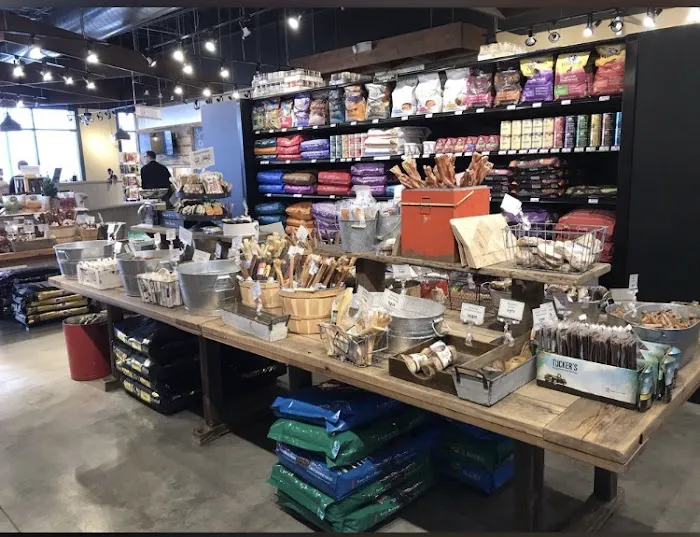 Chuck & Don's Pet Food & Supplies 3