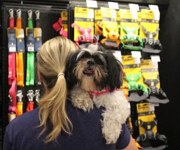 Chuck & Don's Pet Food & Supplies