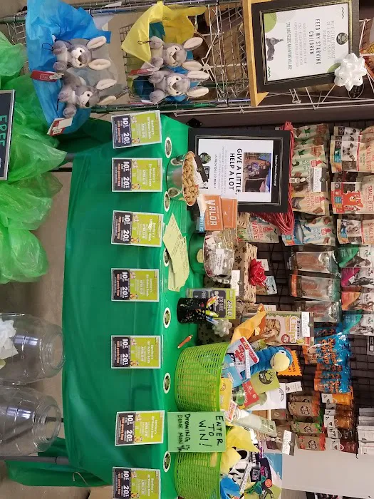 Chuck & Don's Pet Food & Supplies 12