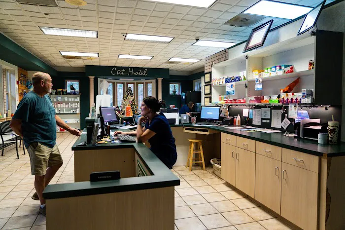 Dowlen Road Veterinary Center 10