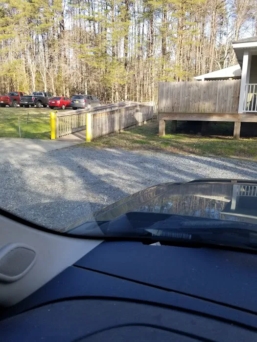 Animal Medical Center of Louisa 8