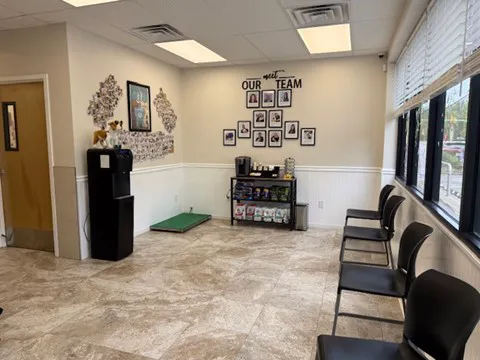 West Hills North Veterinary Clinic 7