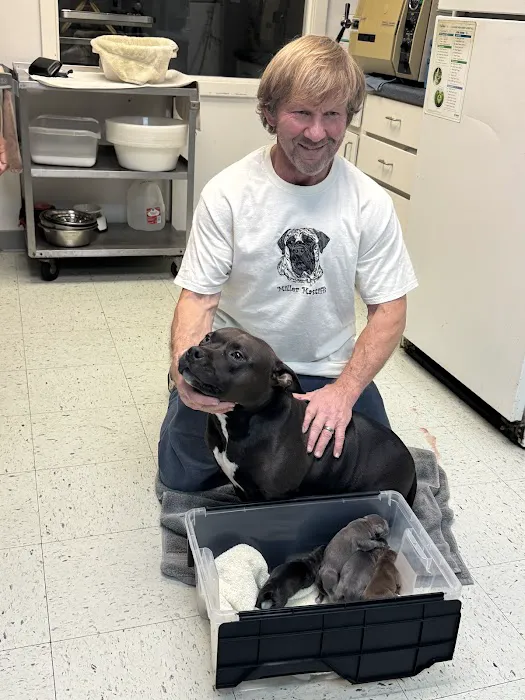 Crossroads West Veterinary Center 12