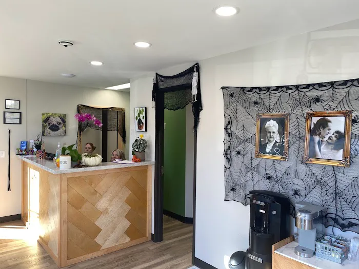Pine Point Animal Hospital 9