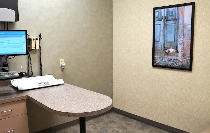 Carrboro Plaza Veterinary Clinic 8