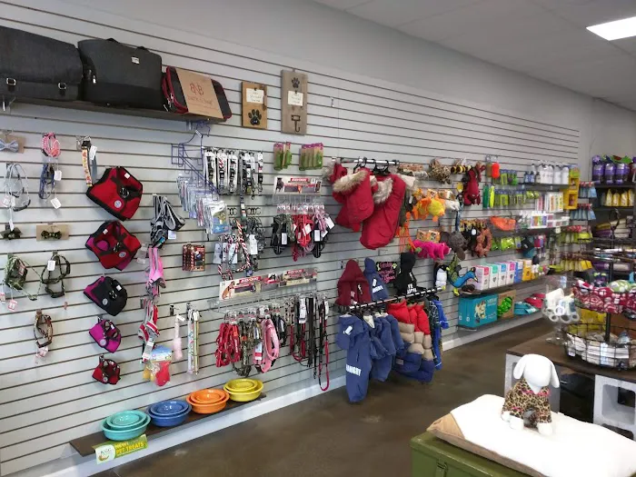 Fort Wagg Pet Store 5