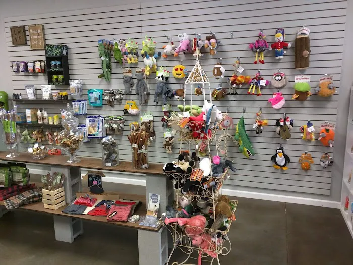 Fort Wagg Pet Store 8
