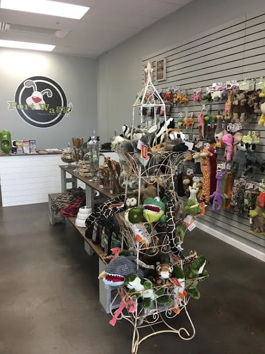 Fort Wagg Pet Store 9