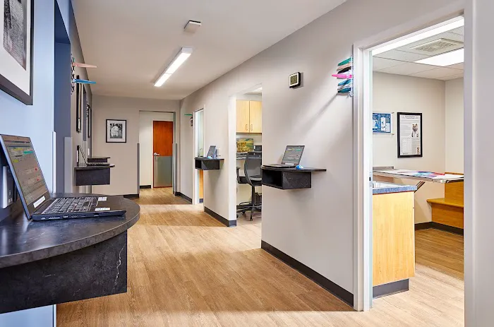 Colonial Terrace Animal Hospital 12