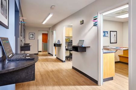 Colonial Terrace Animal Hospital