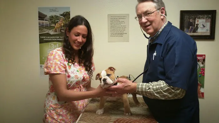 Twin Oaks Veterinary Hospital 3