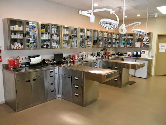 Burbank Veterinary Center 12