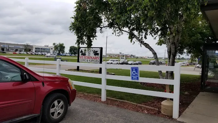 South 71 Veterinary Clinic 12