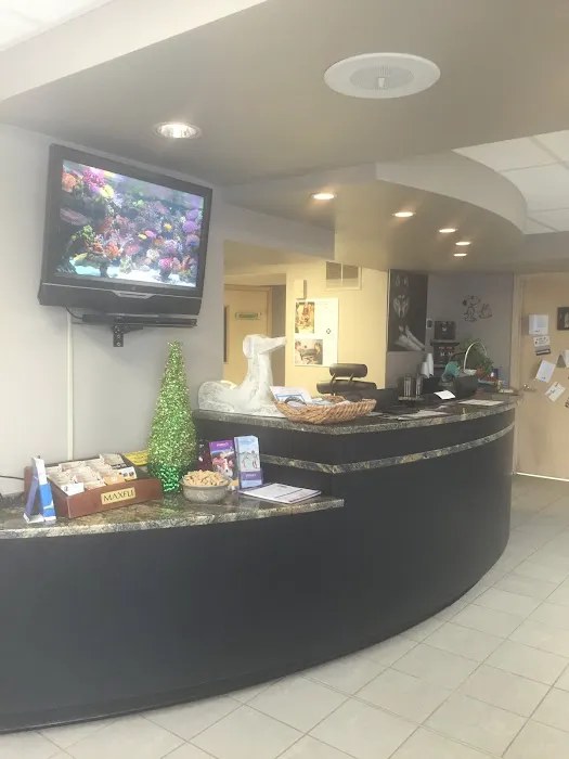 Broadview Animal & Bird Hospital 12