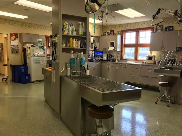 West Hills Animal Hospital 12
