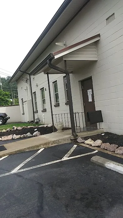 Broadway Veterinary Clinic: Phipps Jada DVM 1