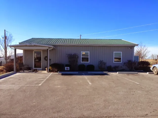 Country View Animal Clinic- Dr. Charles L Wallace DVM 6