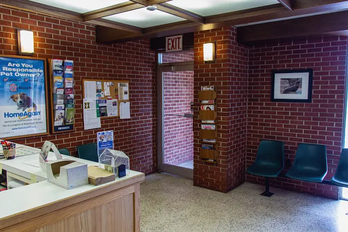 Beaverdale Veterinary Clinic / Riordan Pet Hospital 4
