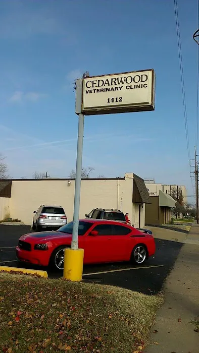 Cedarwood Veterinary Clinic: Robert W. Poteet, DVM, Wendy Sales,DVM, Bill Gooldy, DVM 1