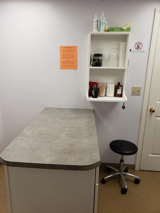 Hollis Animal Clinic - Thomas B Wesley DVM 5