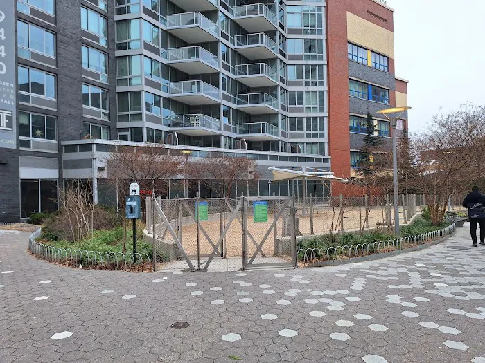 Dog Park Of Gantry Plaza State Park 2