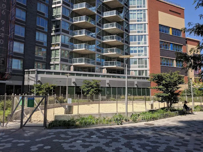 Dog Park Of Gantry Plaza State Park 5