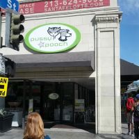 Pussy & Pooch Pethouse and Pawbar ico