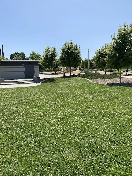 Eastern oak park - dog park 7