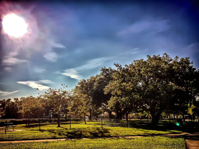 Emerald Hills Lakes Park & Dog Park 6