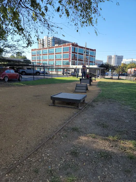 Deep Ellum Lofts Dog Park 4
