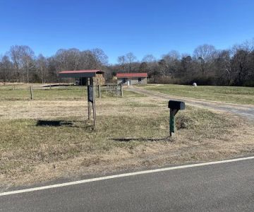 Dellinger’s Room to Roam Private Dog Park (must book through Sniffspot)
