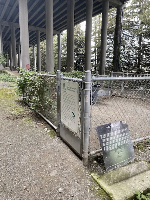 I-5 Colonnade Off-Leash Area 1