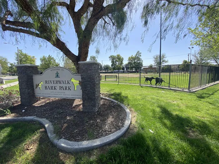 La Sierra Dog Park 4