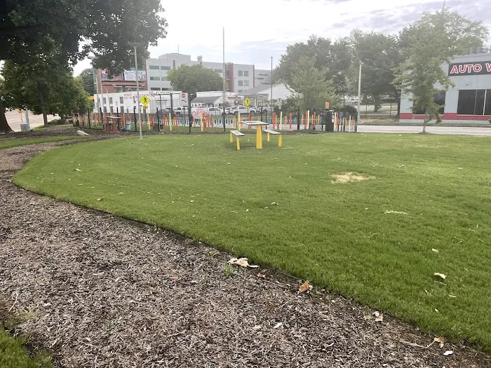 Edge Triangle Hound Dog Dog Park 10