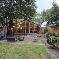 Mid Century Pup Retreat ico