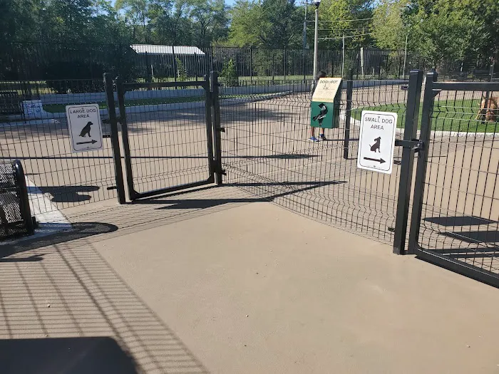 Bronzeville Dog Park: Park# 590 8