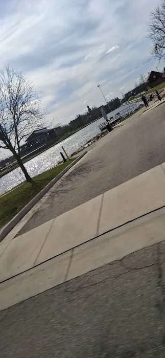 Dogs Allowed Off-Leash (Boat Landing ONLY) 1