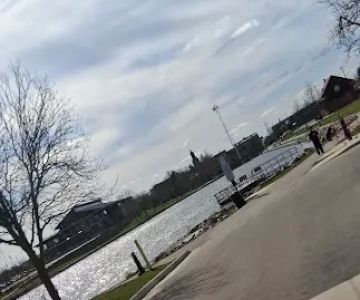 Dogs Allowed Off-Leash (Boat Landing ONLY)