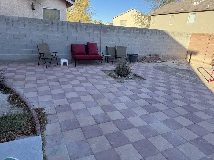 Kaurie’s fully fenced yard with agility trading course 4