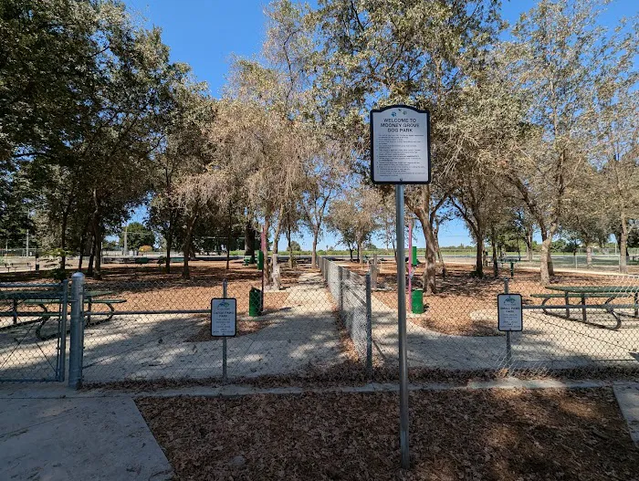 Mooney Grove Dog Park 8