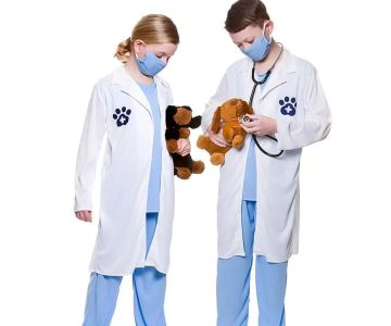 How to Dress Up as a Veterinarian: Realistic Ideas for Costumes and Roleplay